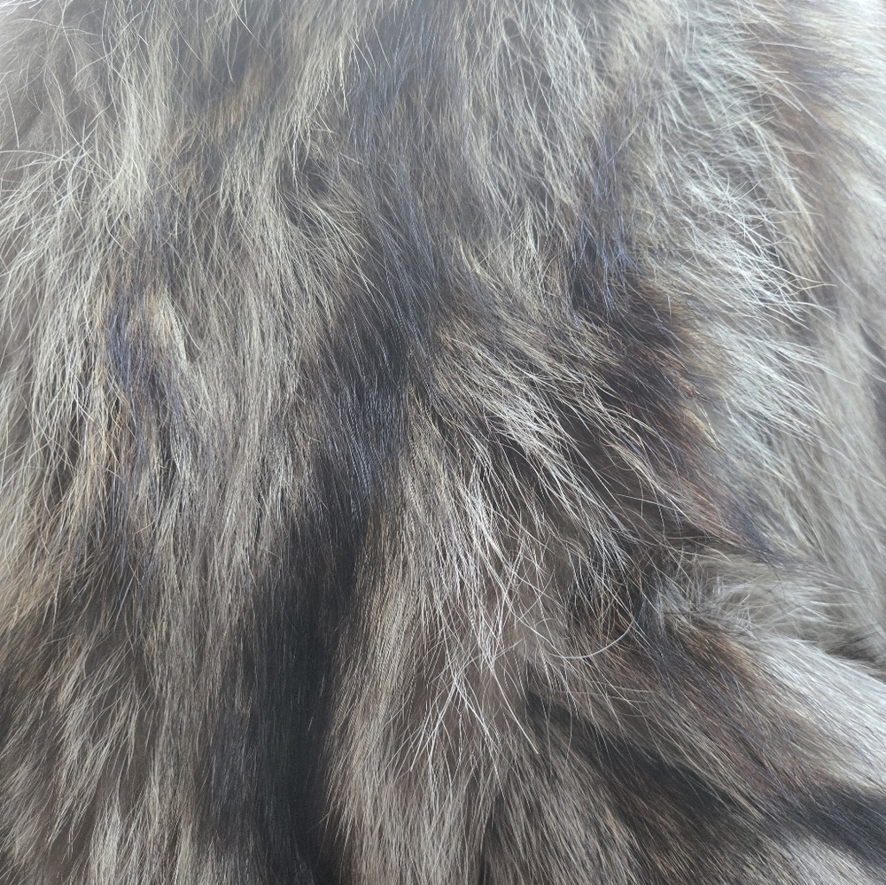 Luxurious Racoon Fur Coat - Picture 9 of 12